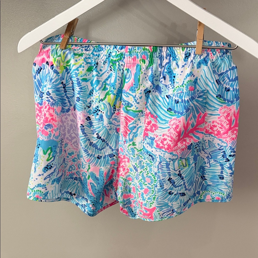 Lilly Pulitzer Ocean View Luxletic Shorts M - Picture 3 of 4